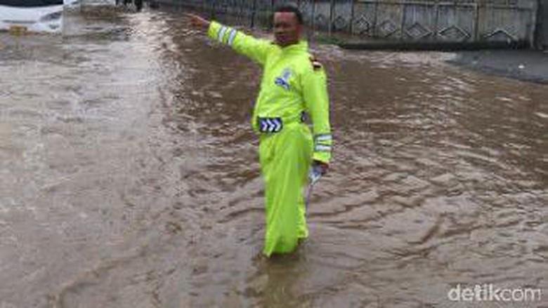 Rancaekek Masih Banjir, Mobil dan Motor ke Arah Garut Dialihkan Via Majalaya