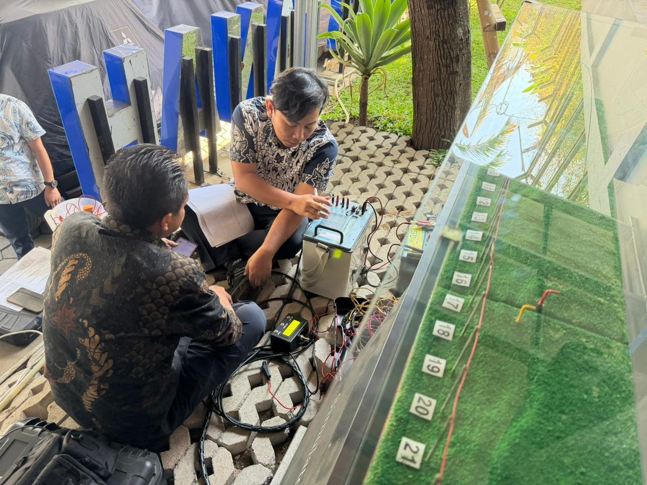 Kalibrasi dan pemeliharaan alat survei Geolistrik