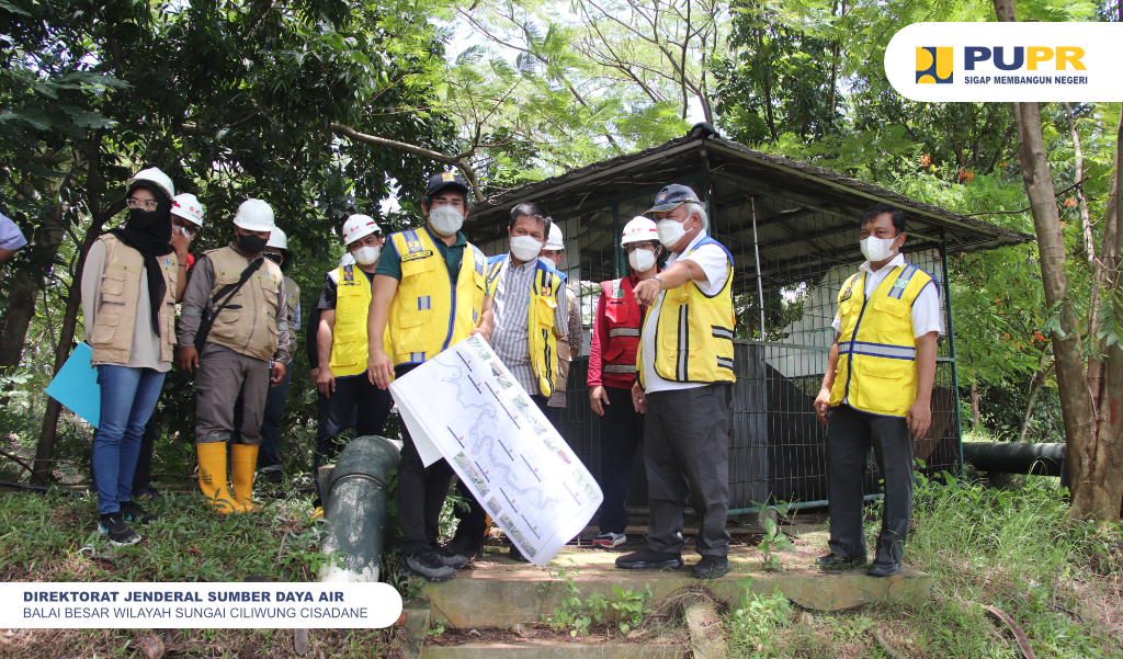 Menteri PUPR Basuki Hadimuljono meninjau pekerjaan Pengendalian Banjir Kali Bekasi paket I