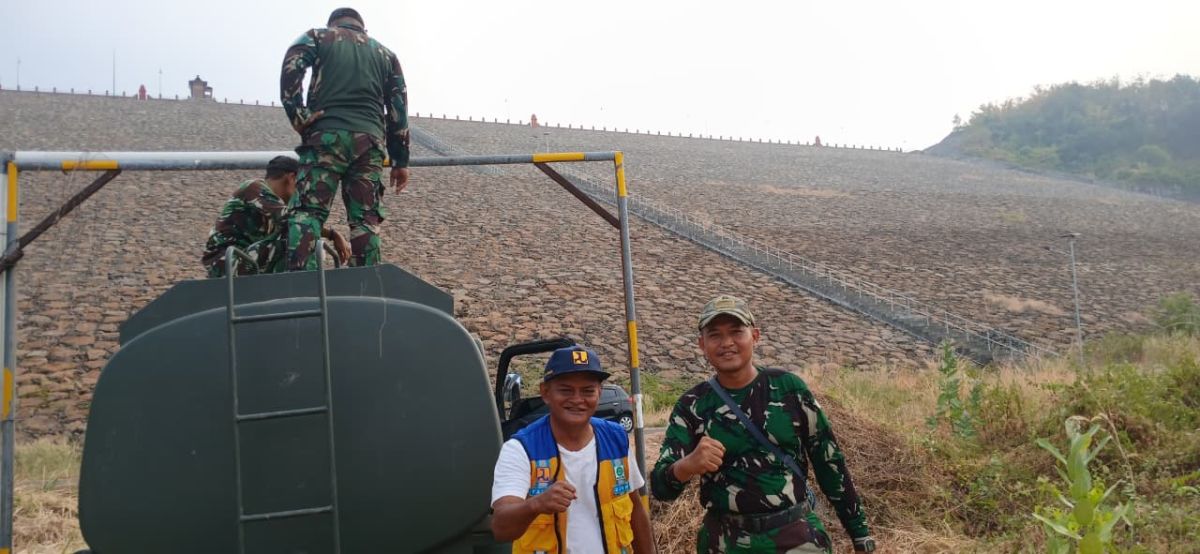 Air Baku dari Bendungan Cipanas Disalurkan untuk Mendukung Penyiraman Tanaman di Batalyon 889/Gagak Winangsih