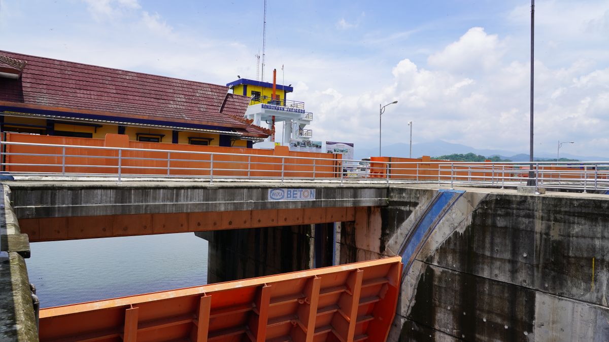 Uji Operasi Pintu Spillway Bendungan Jatigede Pastikan Kesiapan Menghadapi Kemarau