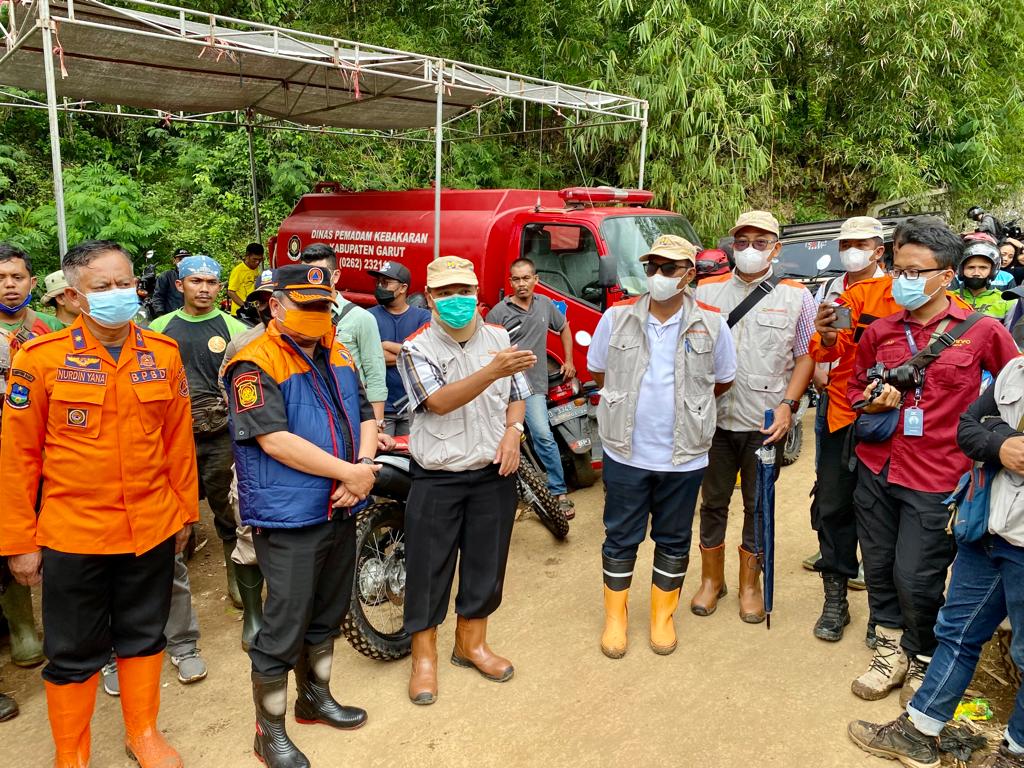 Pasca Banjir Bandang Di Kecamatan Sukawening, Tim SIGAB Korwil Garut Lakukan Langkah-Langkah Darurat