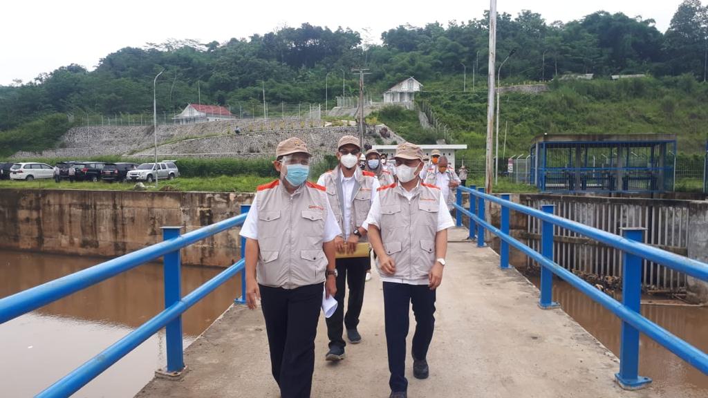 RAWAN GERUSAN DARI ALIRAN SUNGAI CIPELES, BENDUNG RENGRANG DI KABUPATEN MAJALENGKA DIHARAPKAN SEGERA BISA MEMBERIKAN MANFAAT.