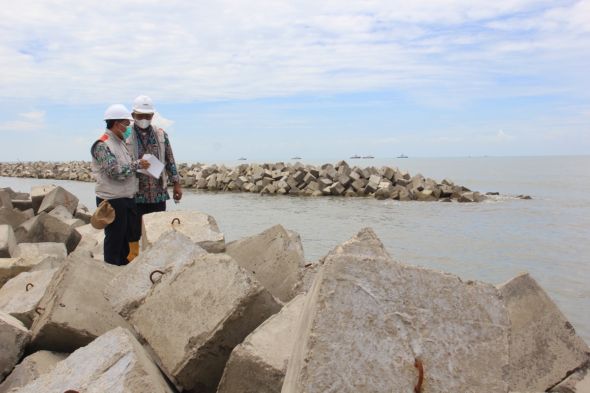 Melebihi Target Pembangunan, Pekerjaan Pengaman Pantai Limbangan Ditinjau Oleh Kepala BBWS Cimanuk Cisanggarung