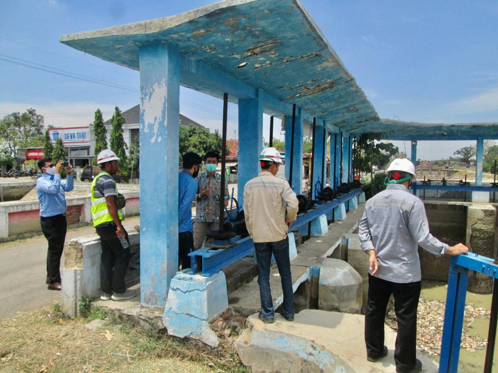 BBWS CIMANUK CISANGGARUNG GANDENG TIM KPKNL CIREBON LAKUKAN PENGAMANAN ASET PROYEK MODERNISASI JARINGAN IRIGASI RENTANG.