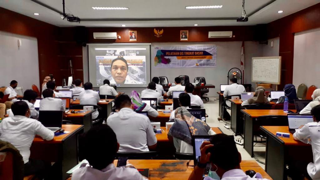 PELATIHAN GEOGRAPHIC INFORMATION SYSTEM (GIS) TINGKAT DASAR BALAI BESAR WILAYAH SUNGAI CIMANUK CISANGGARUNG