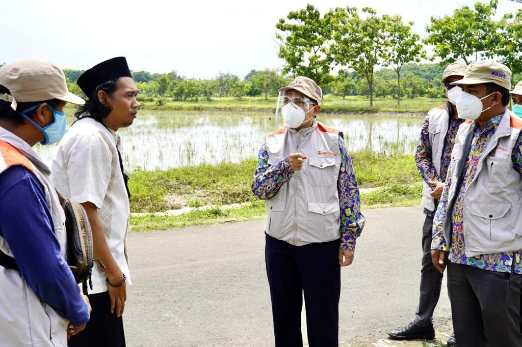 LOKASI BANJIR DESA WANAKAYA, KECAMATAN GUNUNG JATI, KABUPATEN CIREBON DIKUNJUNGI KEPALA BBWS CIMANUK CISANGGARUNG