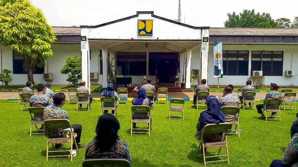 SATUKAN VISI, MISI DAN TUJUAN, KEPALA BBWS CIMANUK CISANGGARUNG LAKUKAN BRIEFING PEGAWAI DI SELASA PAGI.