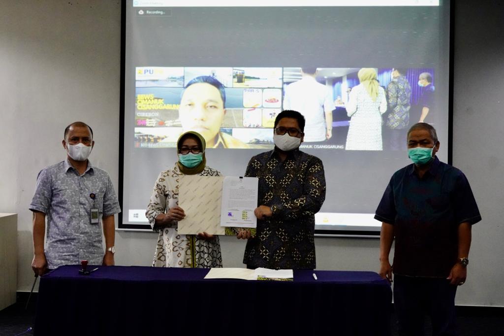 BBWS CIMANUK CISANGGARUNG TANDA TANGANI KONTRAK PENGEBORAN SUMUR AIR TANAH DI KABUPATEN CIREBON DAN KABUPATEN INDRAMAYU.