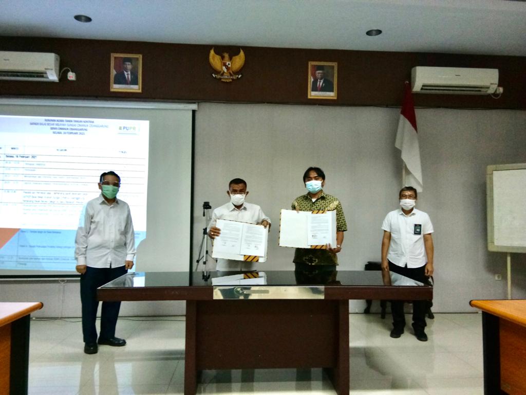 BBWS CIMANUK CISANGGARUNG LAKSANAKAN PENANDATANGANAN KONTRAK EMPAT PAKET PEKERJAAN JASA KONSULTANSI BIDANG PERENCANAAN