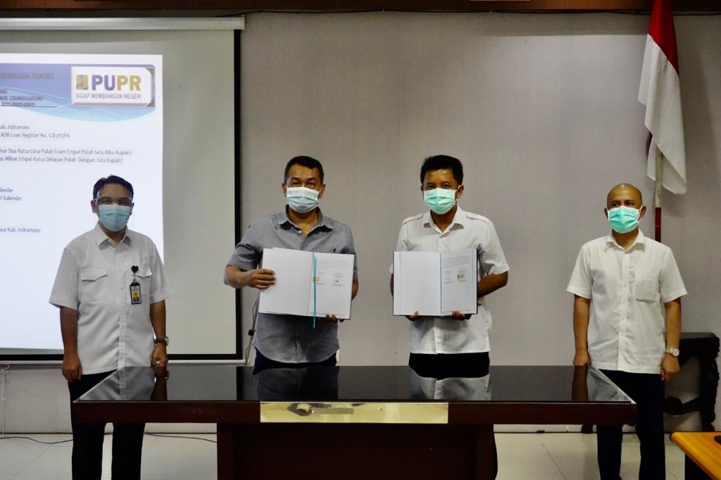 BBWS CIMANUK CISANGGARUNG TANDATANGANI KONTRAK PEKERJAAN PEMBANGUNAN JARINGAN IRIGASI TERSIER DAERAH IRIGASI LEUWIGOONG DAN REHABILITASI DAERAH IRIGASI CIPANAS.
