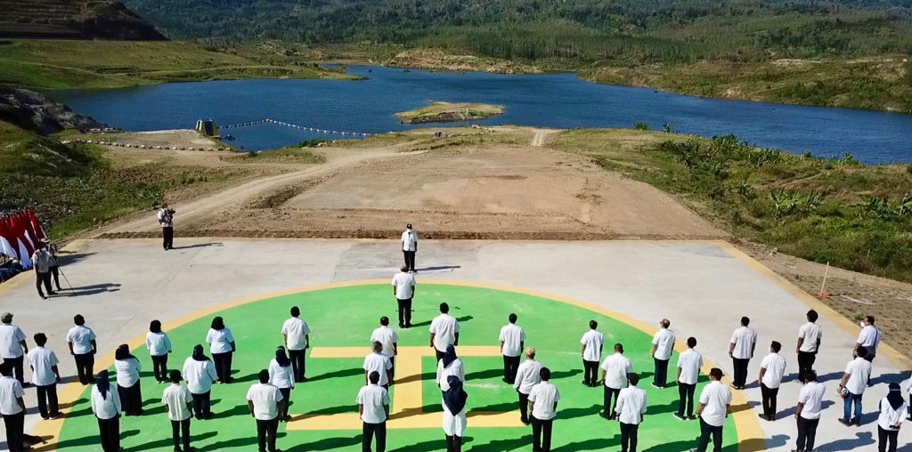 LAKSANAKAN APEL PAGI PEGAWAI DARI BENDUNGAN KUNINGAN, KEPALA BBWS CIMANUK CISANGGARUNG AMANATKAN KEDISIPLINAN DAN KEBANGAAN SEBAGAI INSAN PUPR