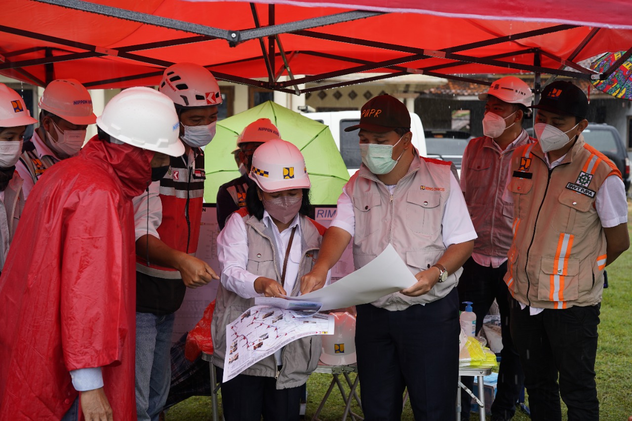 Kunjungi Saluran Irigasi Sekunder Rancananggung Kabupaten Indramayu Kepala BBWS Cimanuk Cisanggarung PERINTAHKAN Agar Proyek Pekerjaan Rampung Sesuai Target