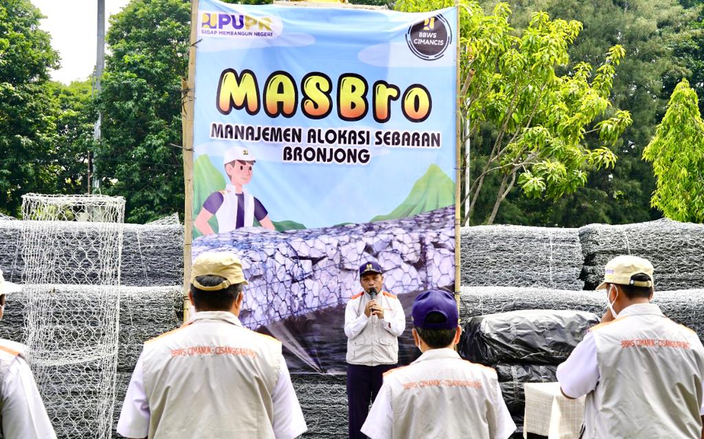 DEKATKAN BRONJONG KE LOKASI TITIK KRITIS, BBWS CIMANUK CISANGGARUNG TERAPKAN MANAJEMEN ALOKASI SEBARAN BRONJONG (MASBRO)