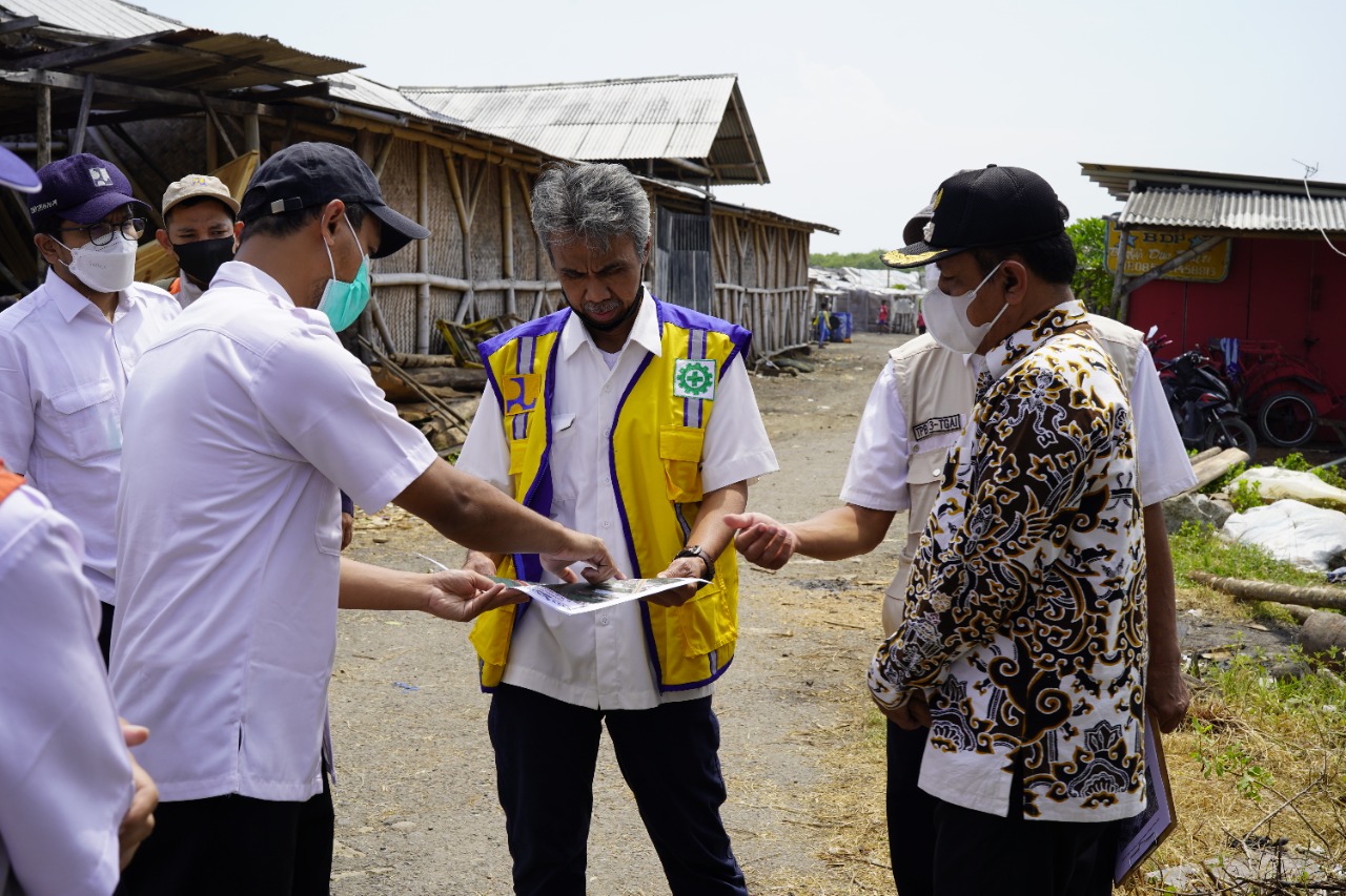 SESUAI ARAHAN PRESIDEN JOKOWI DAN MENTERI PUPR BBWS CIMANUK CISANGGARUNG LAKUKAN NORMALISASI DI DAERAH PESISIR KABUPATEN CIREBON