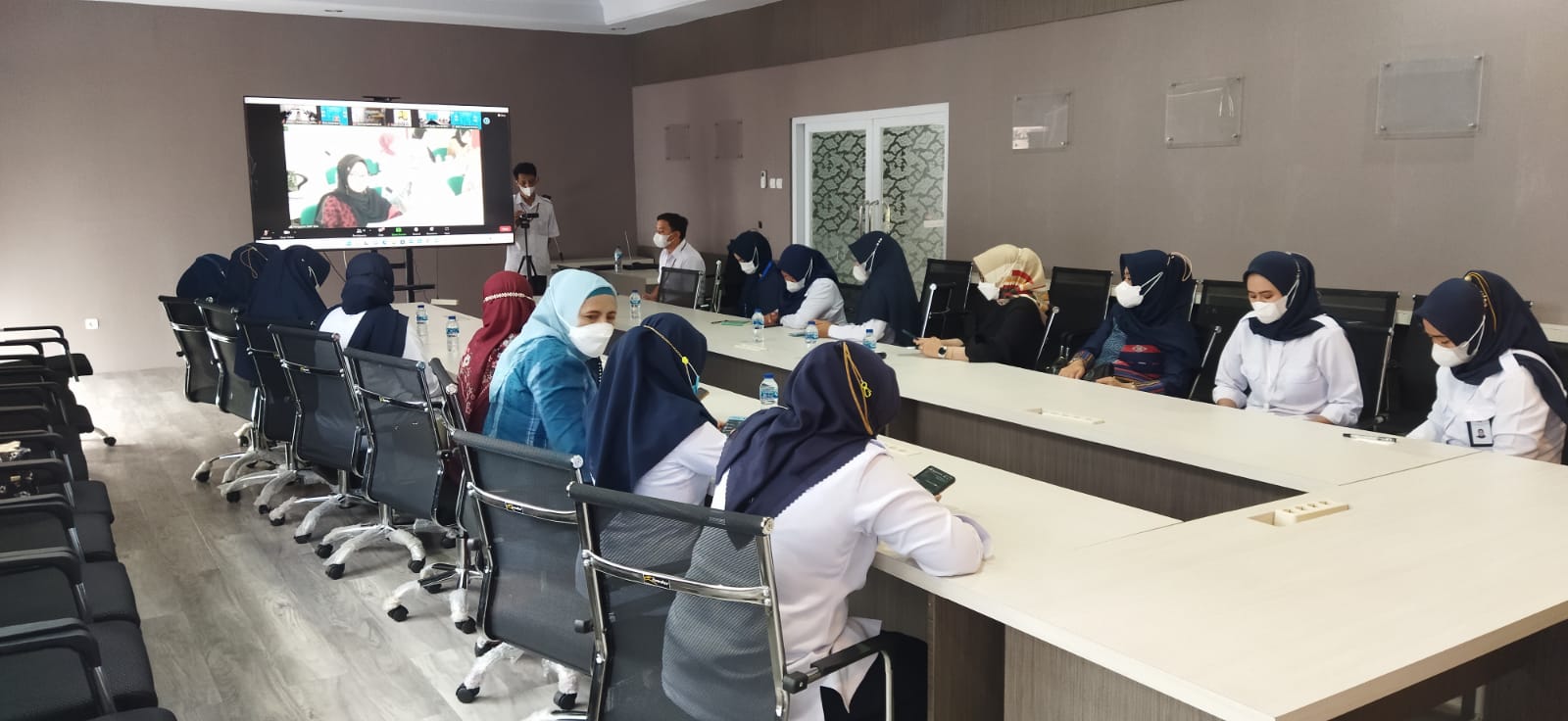 TINGKATKAN KETAQWAAN, PAGUYUBAN IBU IBU DHARMA WANITA BBWS CIMANUK CISANGGARUNG TURUT HADIRI PENGAJIAN RUTINAN DHARMA WANITA DITJEN SDA