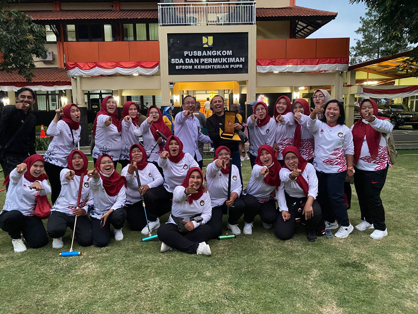 PAGUYUBAN IBU IBU BBWS CIMANUK CISANGGARUNG JUARA PERTAMA TURNAMEN GATE BALL UNIT PUPR SE-JAWA BARAT