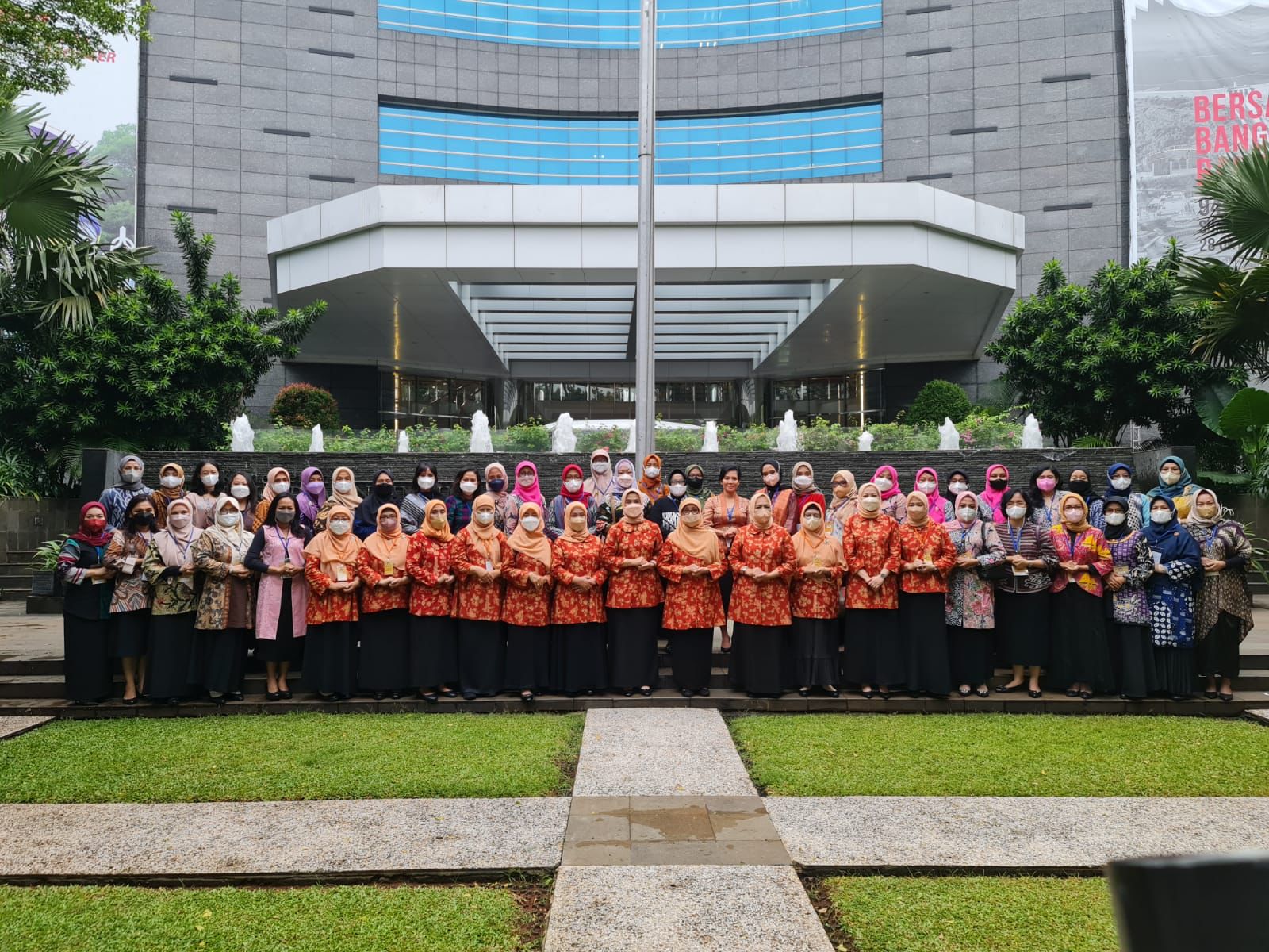 PERKUAT SKILL DIBIDANG ADMINISTRASI DAN MANAJEMEN PAGUYUBAN IBU IBU BBWS CIMANUK CISANGGARUNG IKUTI ACARA MANAJEMEN ORGANISASI 