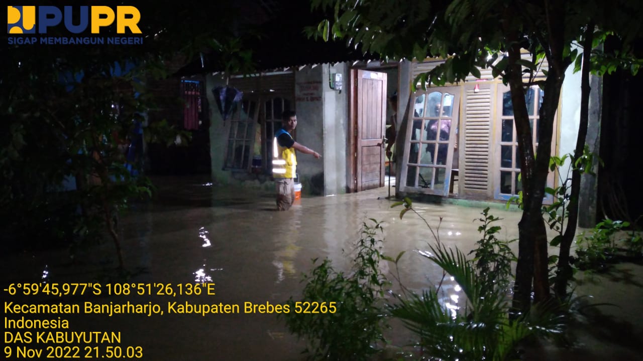 TIM SIAGA GERAK CEPAT ANTISIPASI BENCANA (SIGAB) BBWS CIMANUK CISANGGARUNG KOLABORASI TANGGULANGI BANJIR DI KABUPATEN BREBES