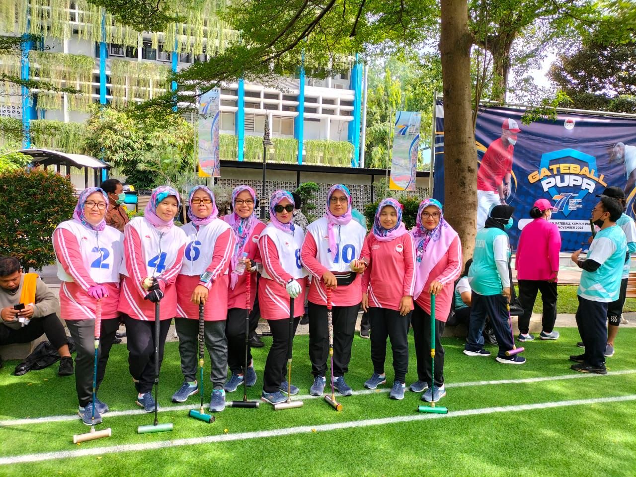 SEMARAKKAN PELAKSANAAN HUT DHARMA WANITA PERSATUAN, HARBAK PUPR, DAN HARI IBU, PAGUYUBAN IBU IBU BBWS CIMANCIS MENGIKUTI LOMBA GATEBALL