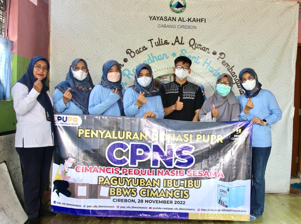 TINGKATKAN EMPATI KEPADA SESAMA, PAGUYUBAN IBU - IBU BBWS CIMANUK CISANGGARUNG SALURKAN DONASI CPNS JELANG HARI BAKTI PUPR KE-77