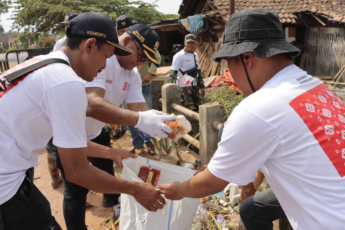 Sambut HUT ke-81 RI, BBWS Mesuji Sekampung Gelar Gerakan Irigasi Bersih di Metro
