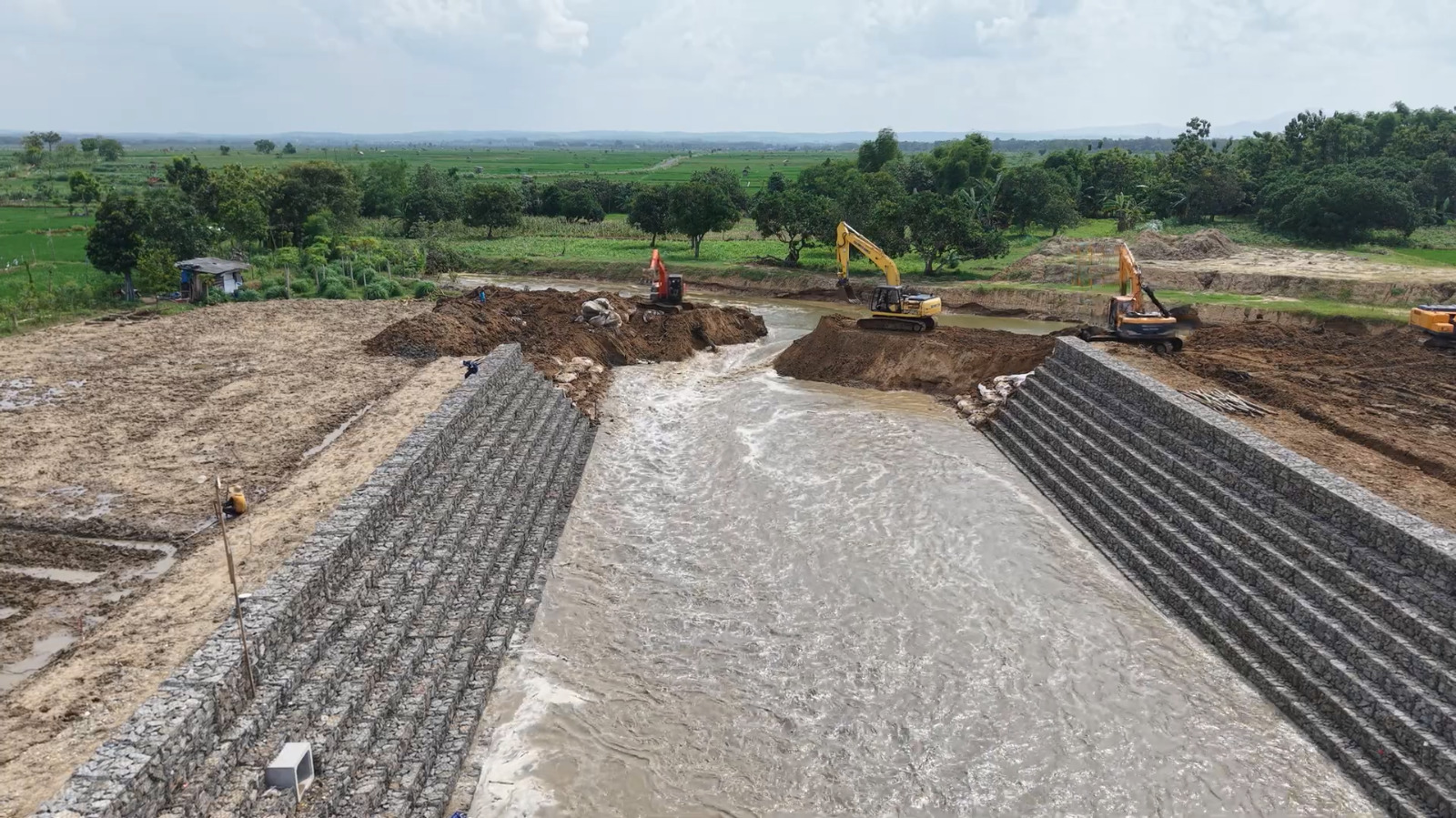 Cover DAM Dibuka : Menata ALiran Awal Ketersediaan Air