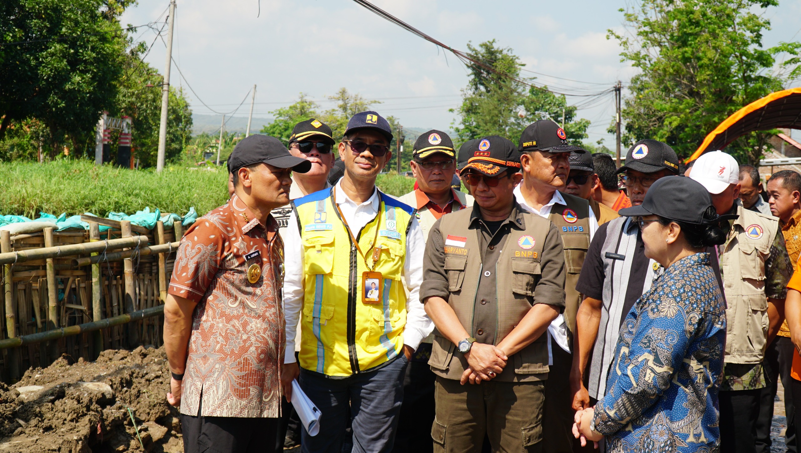 Kunjungan Kerja dan Rapat Terbatas Penanganan Darurat Banjir Sungai Plumbon Kota Semarang