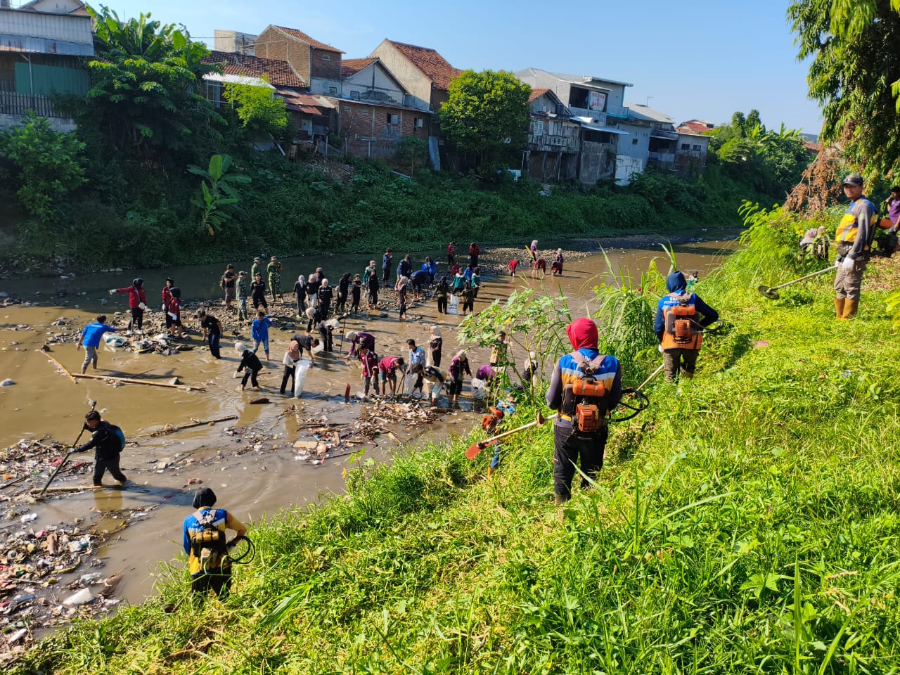  Resik-Resik Kali Gelis dan Pengerukan Sedimentasi Sungai Gelis di wilayah Desa Demangan dan Demaan, Kabupaten Kudus