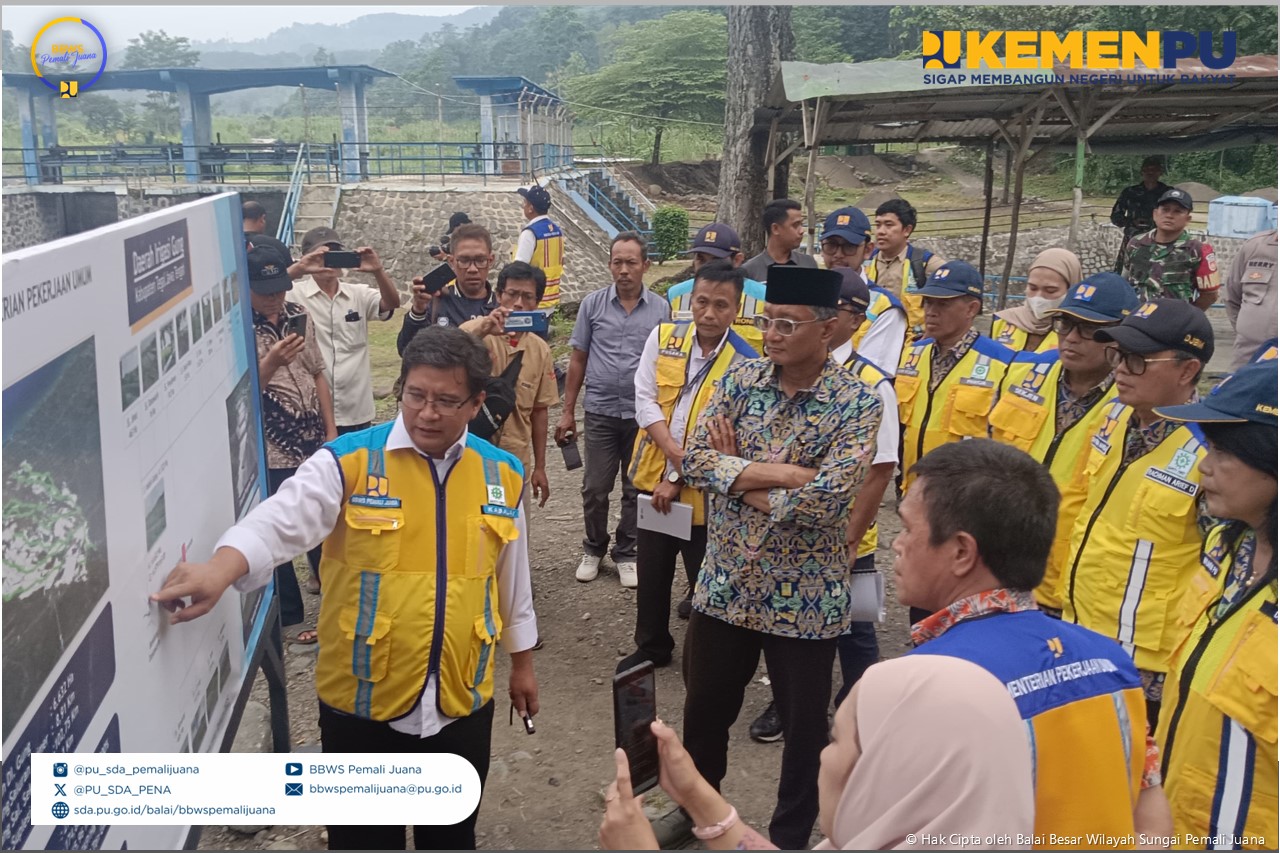 Menteri PU Meninjau Bendung Danawarih