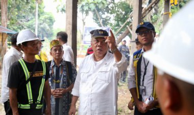 Menteri Basuki Tinjau Renovasi Rumah Adat Betang Lunsa Hilir Kalimantan Barat, Targetkan Rampung di November 2023
