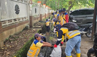 BBWS PJ mengikuti Aksi Bersih Drainase Kota Makassar