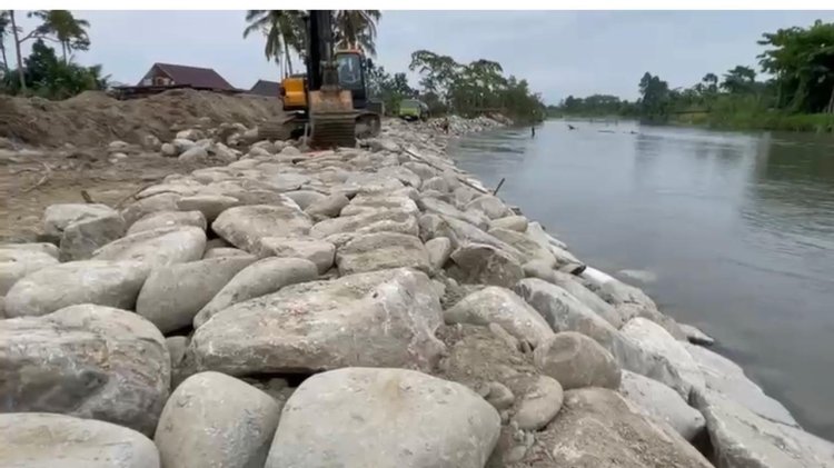 Dokumenrasi Pekerjaan Perkuatan Tebing Sungai Masamba Desa Mario Kec Baibunta Kabupaten Luwu Utara