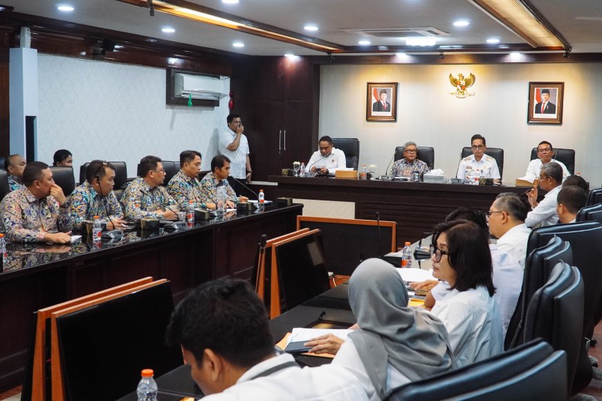 Ayollarning jinsiy ustunligi Almashtirilgan yigitlar (rus pornosi)