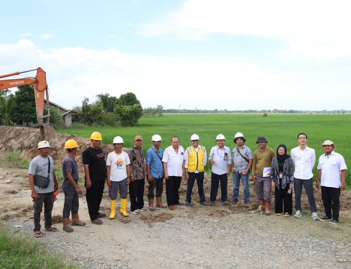Lavozimni ozgartirmasdan jinsiy aloqa Qizil joja qalin xorozni soradi