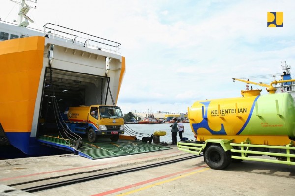 Perkuat Bantuan Air Bersih dan Sanitasi di Lokasi Bencana Sumatera, Kementerian PU Kirim 11 Unit Mobil Tangki Air dan Vakum Tinja