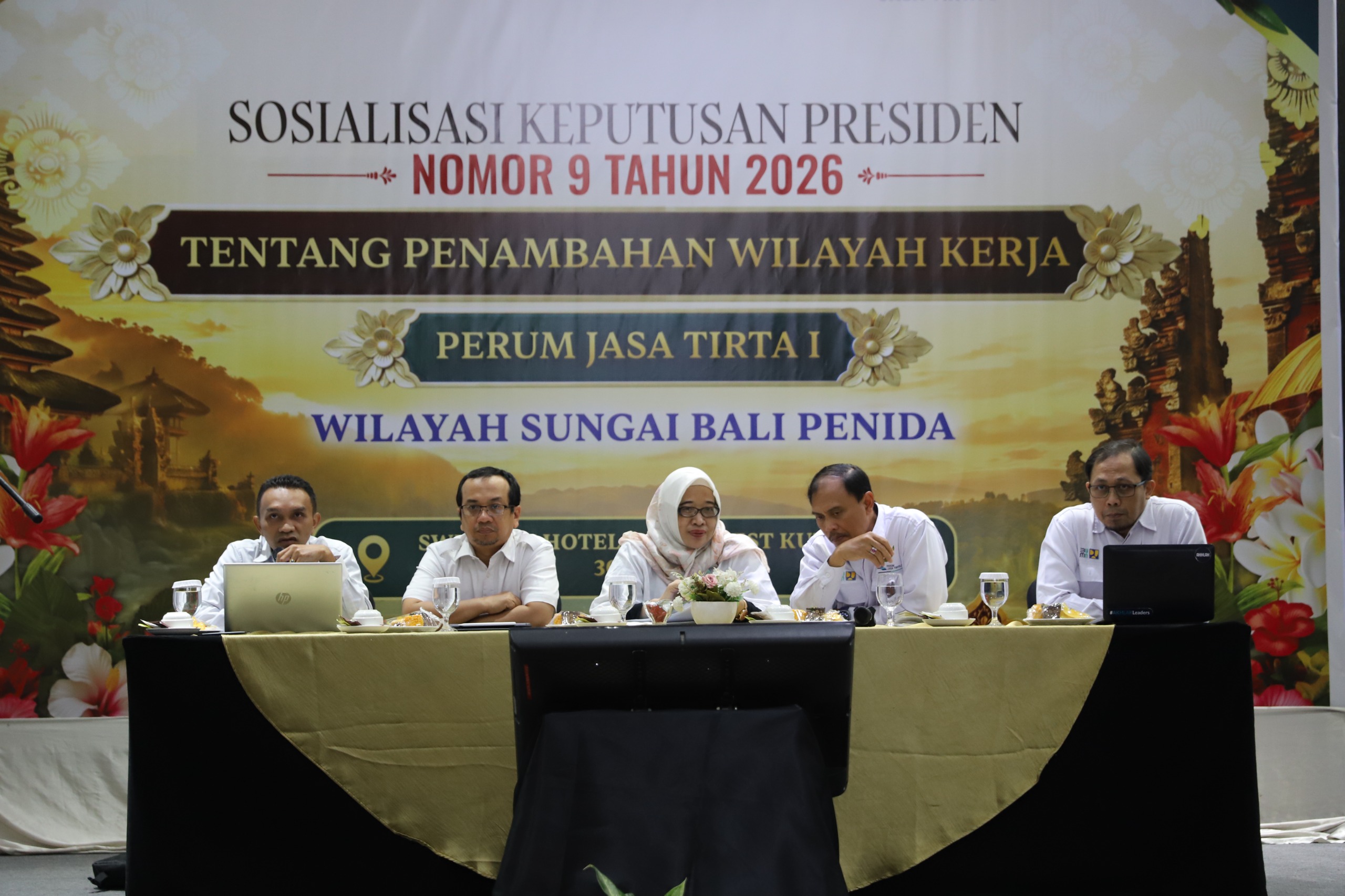 Deonisio Fatima De Araujo, S.H., memaparkan materi Keputusan Presiden Nomor 9 Tahun 2026 tentang Penambahan Wilayah Kerja Perusahaan Umum (Perum) Jasa Tirta I di Wilayah Sungai Bali-Penida, Wilayah Sungai Pompengan-Larona, Wilayah Sungai Saddang, dan Wilayah Sungai Parigi-Poso pada Selasa (30/6).
