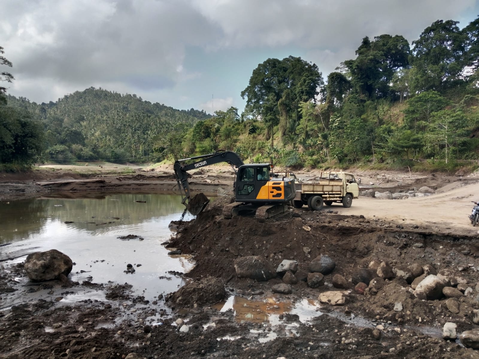 Pengerukan Sedimentasi Bendungan Benel untuk Antisipasi Dampak Musim Kemarau