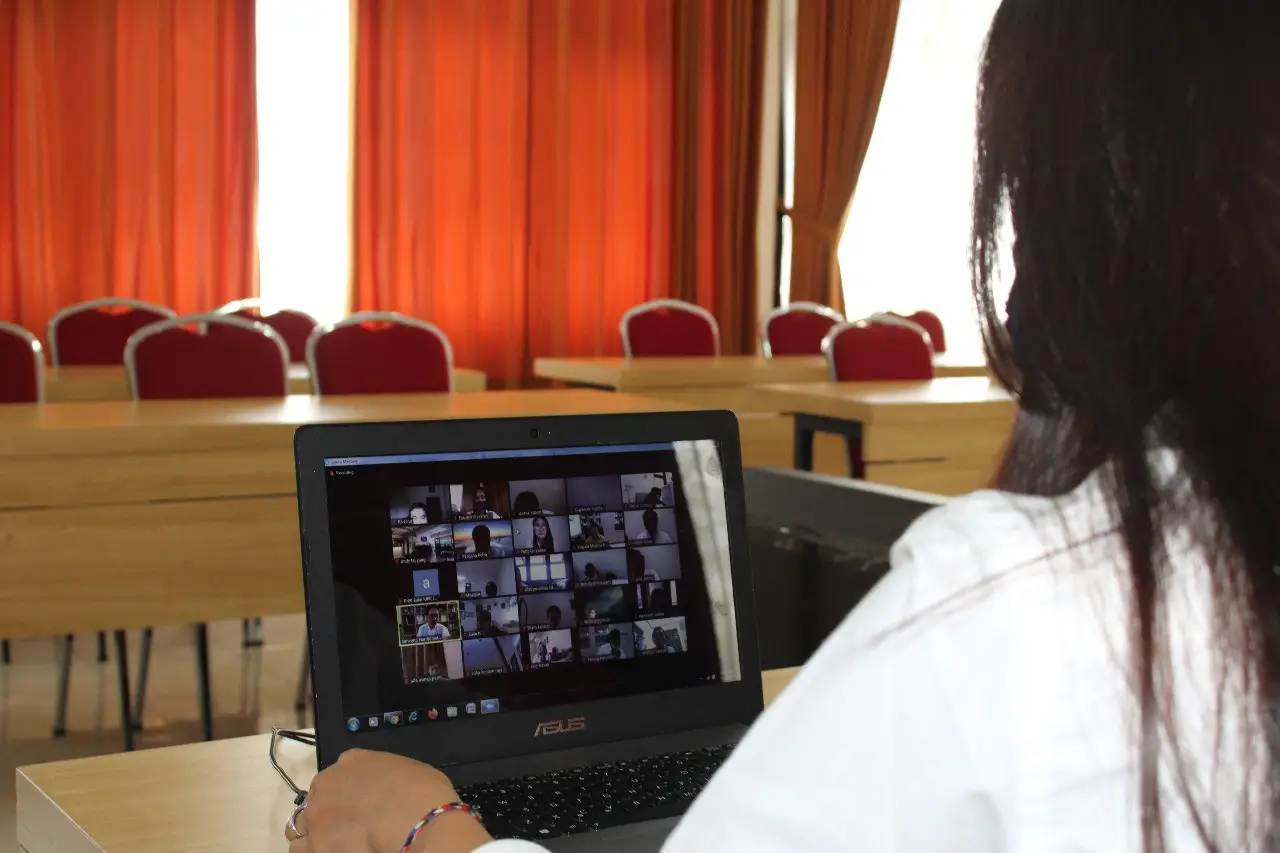 Pelatihan melalui media online dalam masa pandemic Covid-19