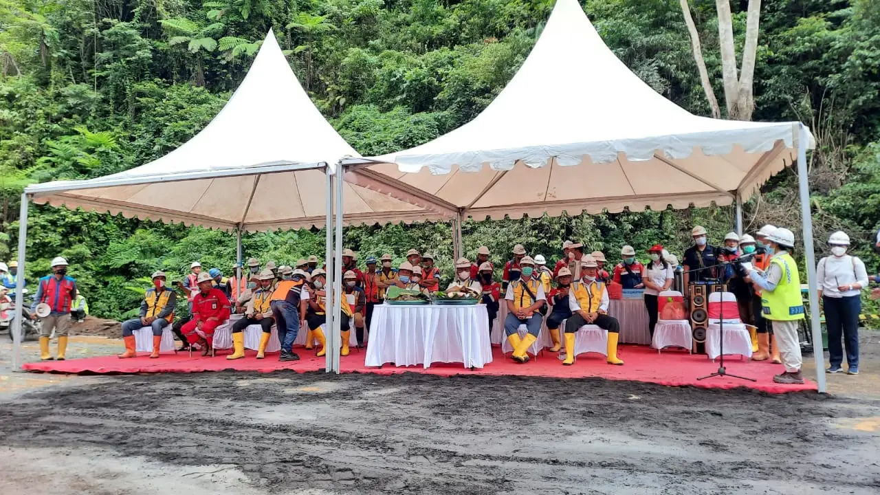 Breakthrough Tunnel Pengelak Bendungan Sidan,