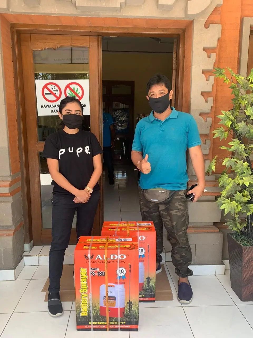 Pemasangan tempat cuci tangan outdoor dan Desinfektan