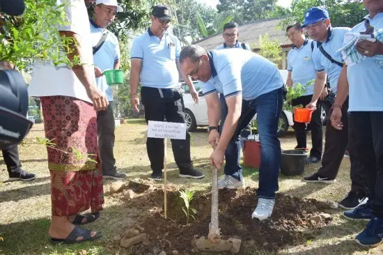 Penanaman Pohon di Bendungan Telaga Tunjung Kabupaten Tabanan