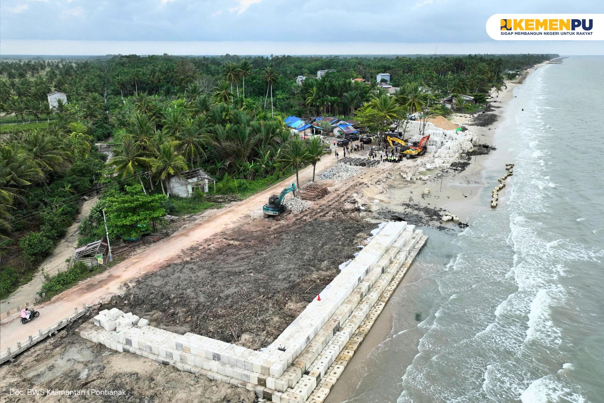 pembangunan-pengaman-pantai-matang-danau-kabupaten-sambas-diperkuat-untuk-lindungi-wilayah-pesisir-09062026-1355