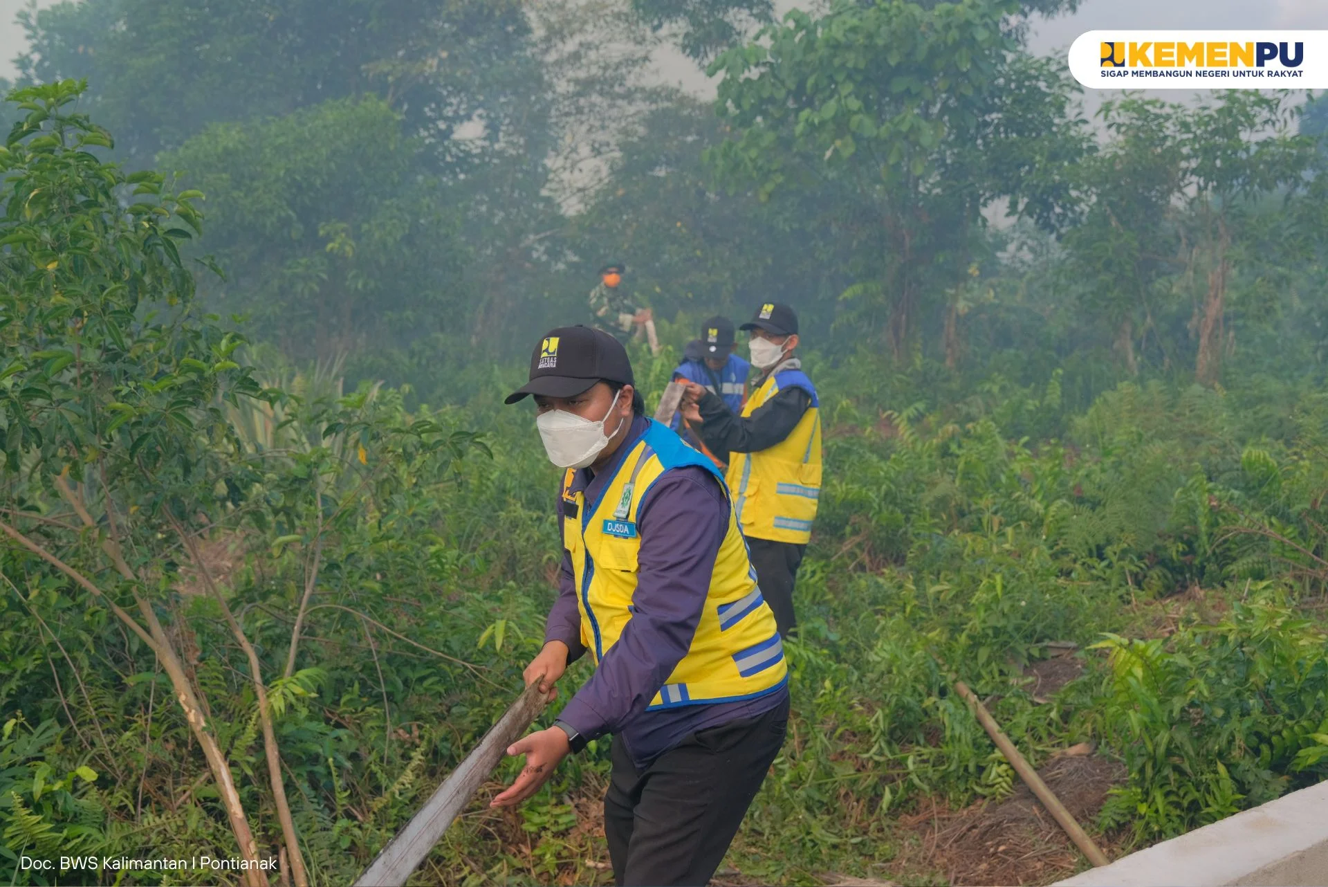 pastikan-pasokan-air-menjangkau-titik-api-bws-kalimantan-i-dukung-penanganan-karhutla-di-desa-limbung-kabupaten-kubu-raya