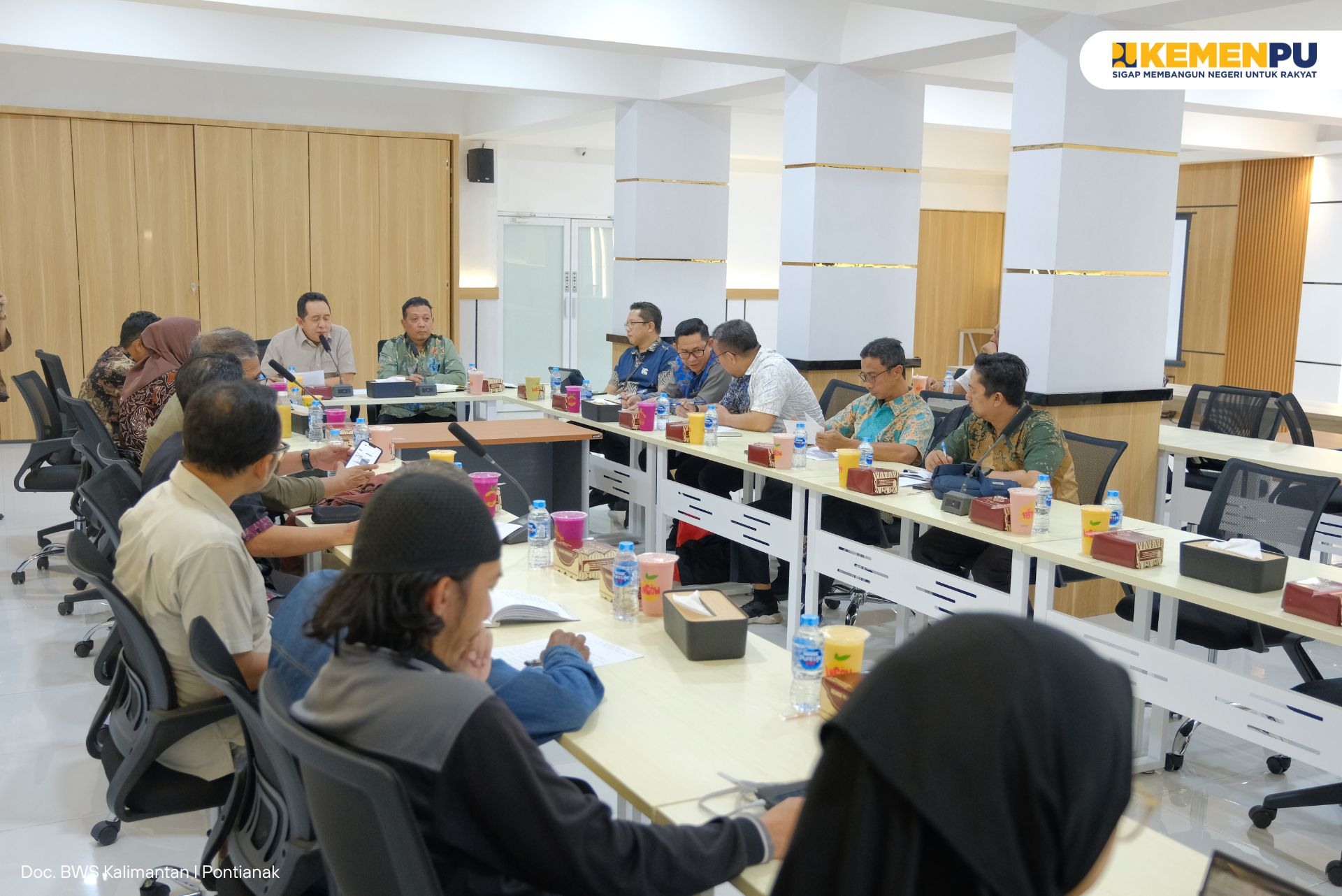 -rapat-koordinasi-bwsk-i-dan-dpr-ri-komisi-v--upaya-bersama-penanganan-titik-rawan-banjir-di-pontianak-dan-kubu-raya