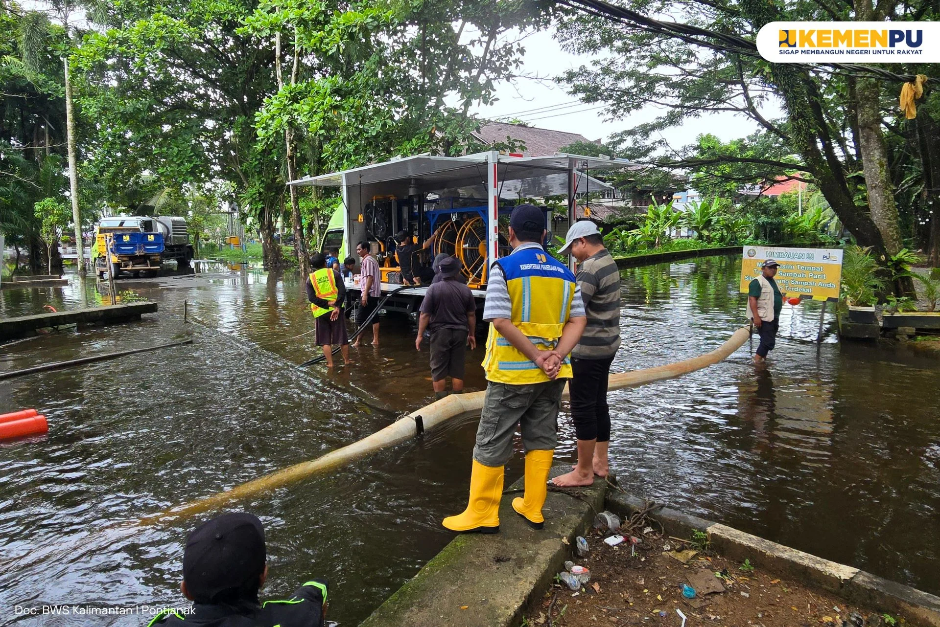 respon-cepat-penanganan-banjir-dan-genangan-bws-kalimantan-i-pontianak-turunkan-mobile-pump-