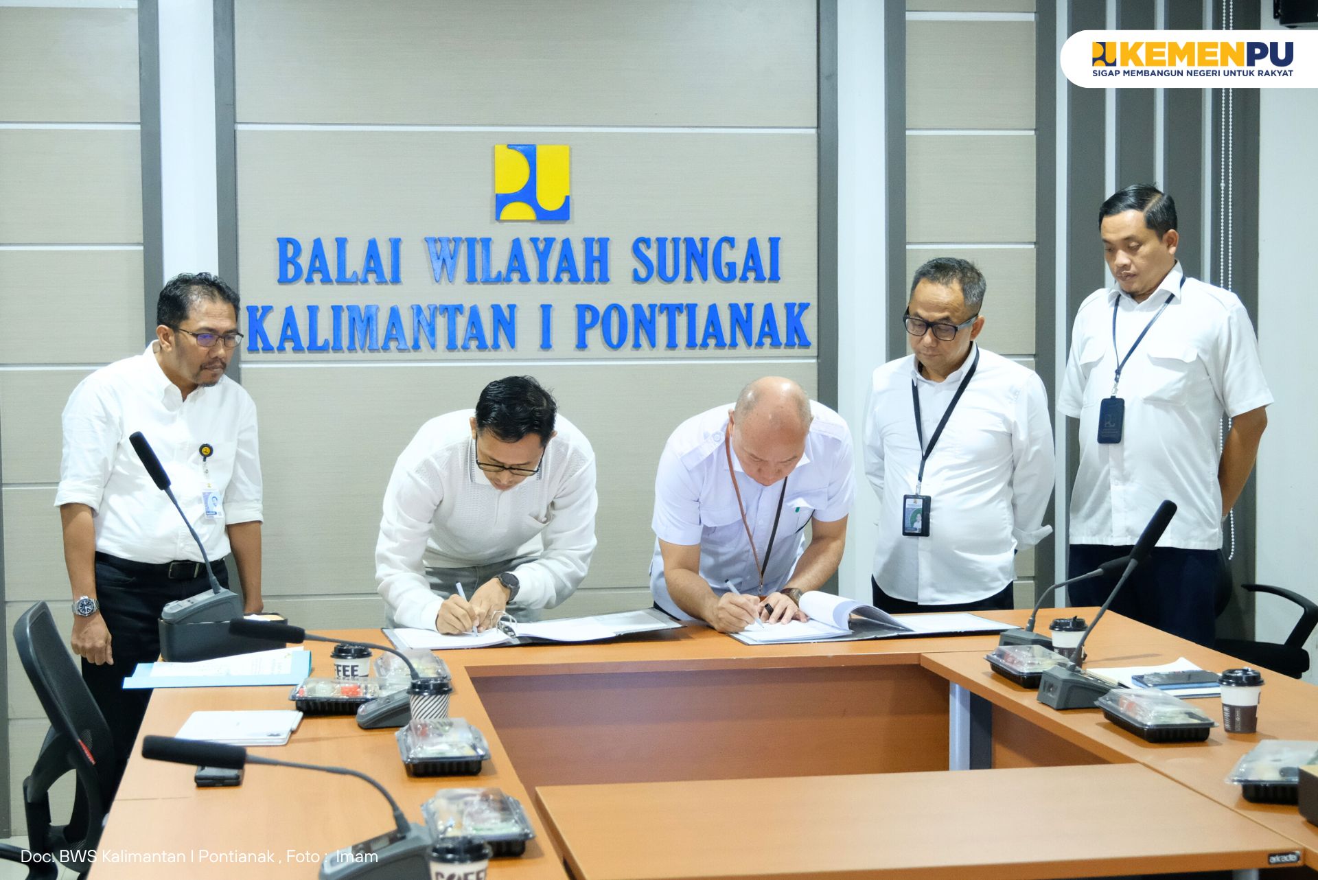 penandatanganan-kontrak-paket-pembangunan-perkuatan-tebing-sungai-jalur-trans-kalimantan-kabupaten-kapuas-hulu