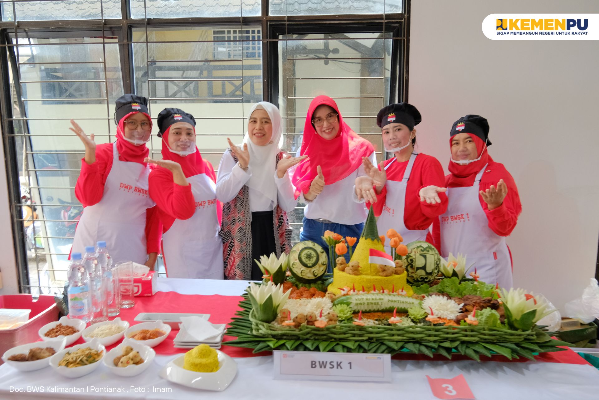 semarak-hut-ke-80-ri-dharma-wanita-persatuan-bws-kalimantan-i-ramaikan-lomba-hias-tumpeng