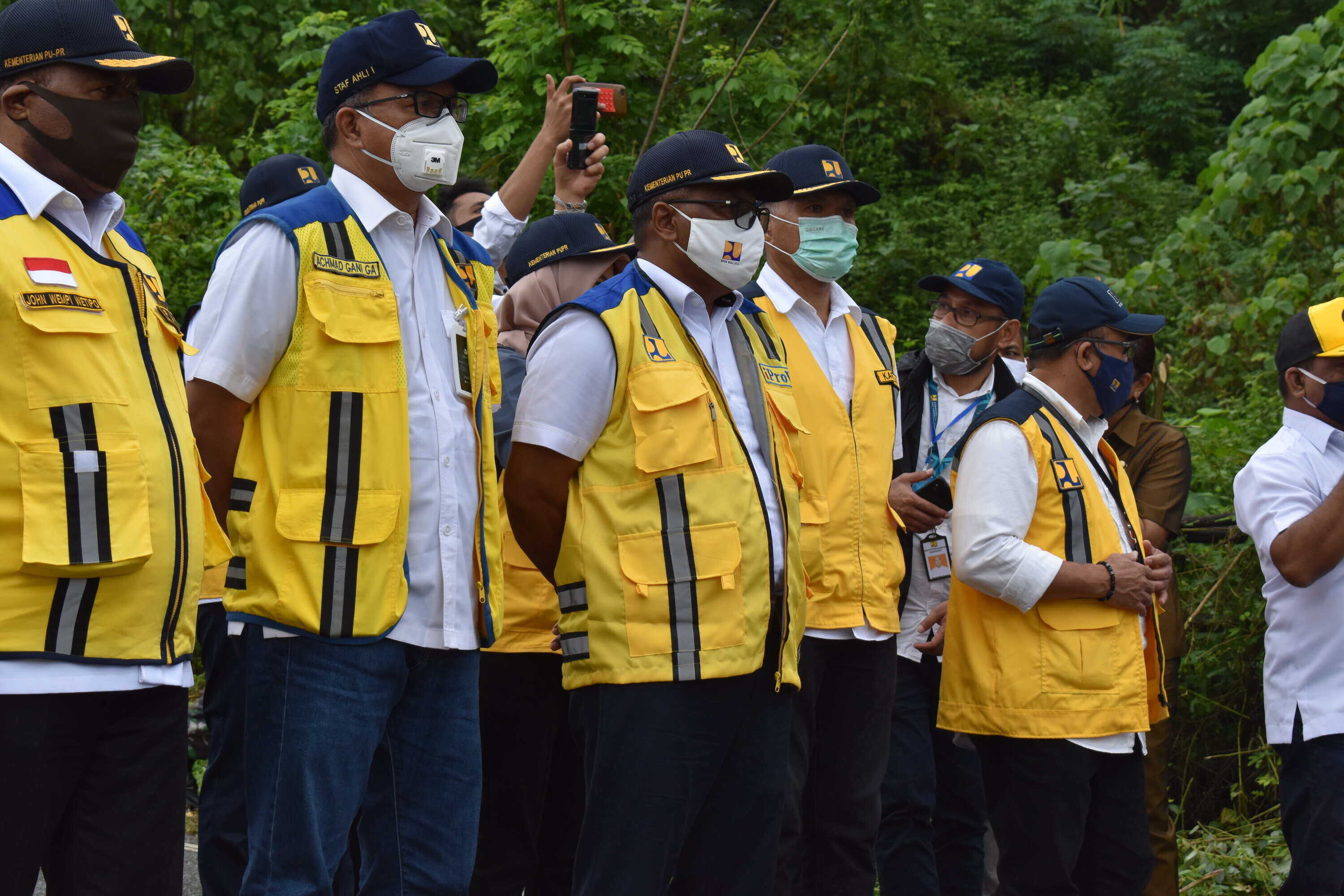 Kunjungan Wakil Menteri PUPR Meninjau Lokasi Ambruknya Jembatan Waikaka