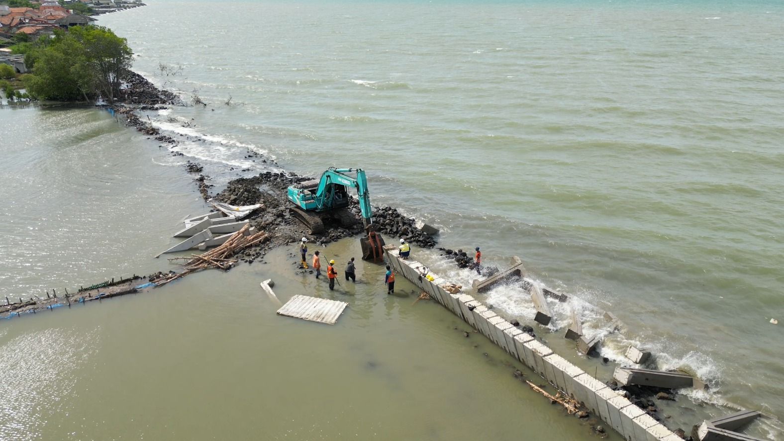 	Pengamanan Pesisir Pantai Eretan: Strategi Jangka Panjang untuk Perlindungan Masyarakat Indramayu